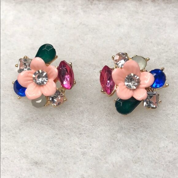 Flower and gem earrings on gold tone backing - Picture 2 of 8